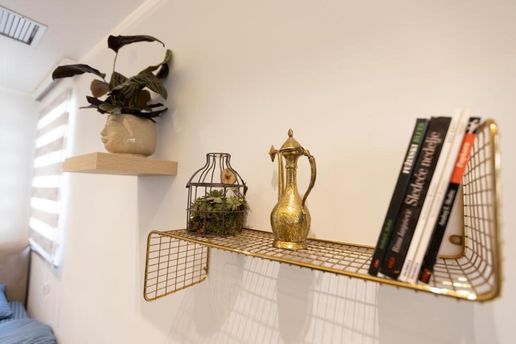 Bonsai Apartment Нови пазар Екстериор снимка